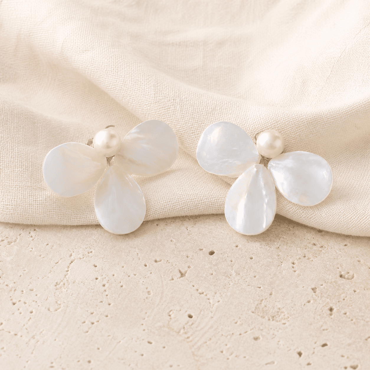 The White Garden - Earrings 3
